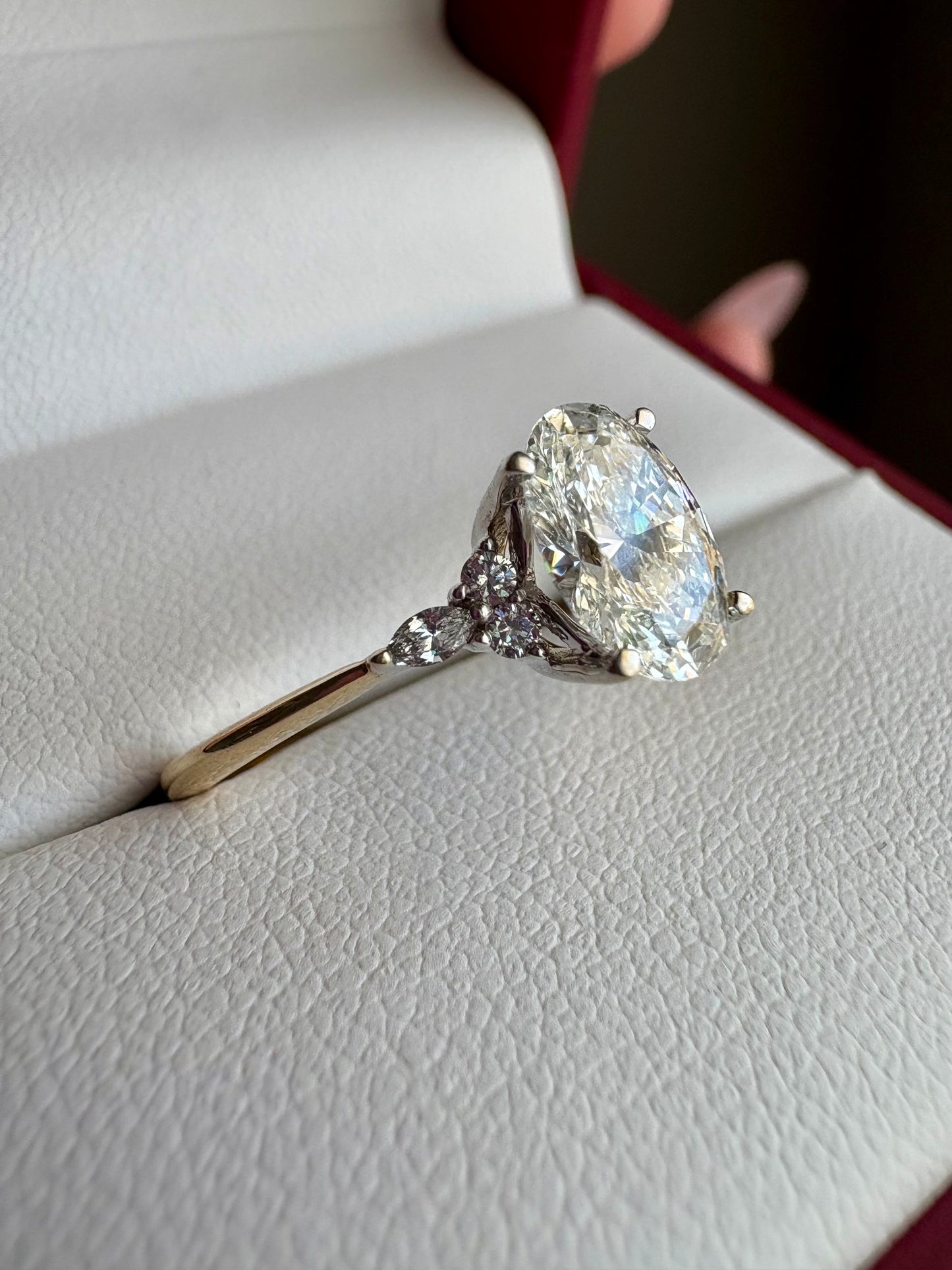 1.09 carat oval brilliant lab grown diamond ring