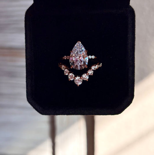 3.5 carat Pear shape ring in rose gold with band