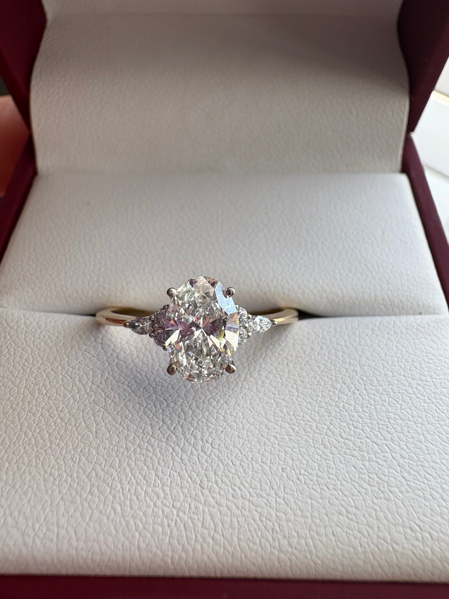 1.09 carat oval brilliant lab grown diamond ring