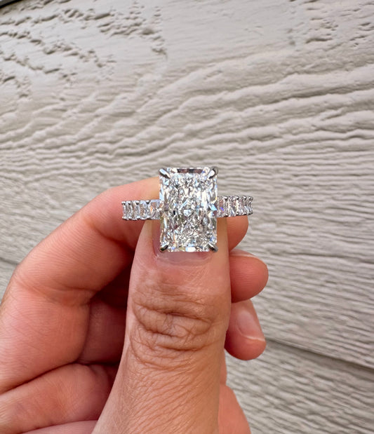 6CTW Radiant cut lab grown diamond VVS2 - Platinum ✨IGI certified - size 6 and 7 on hand